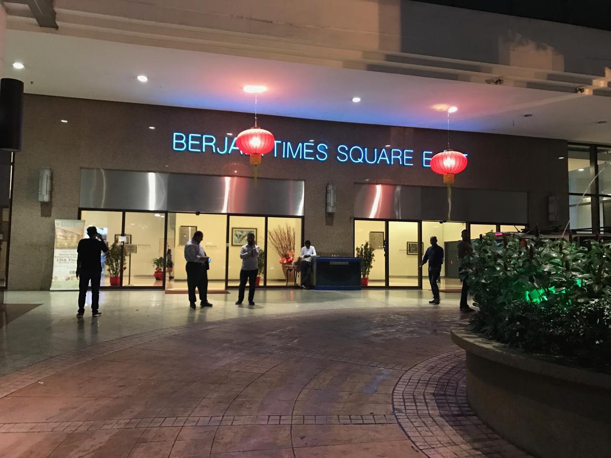 Times Square Service Suites קואלה לומפור מראה חיצוני תמונה